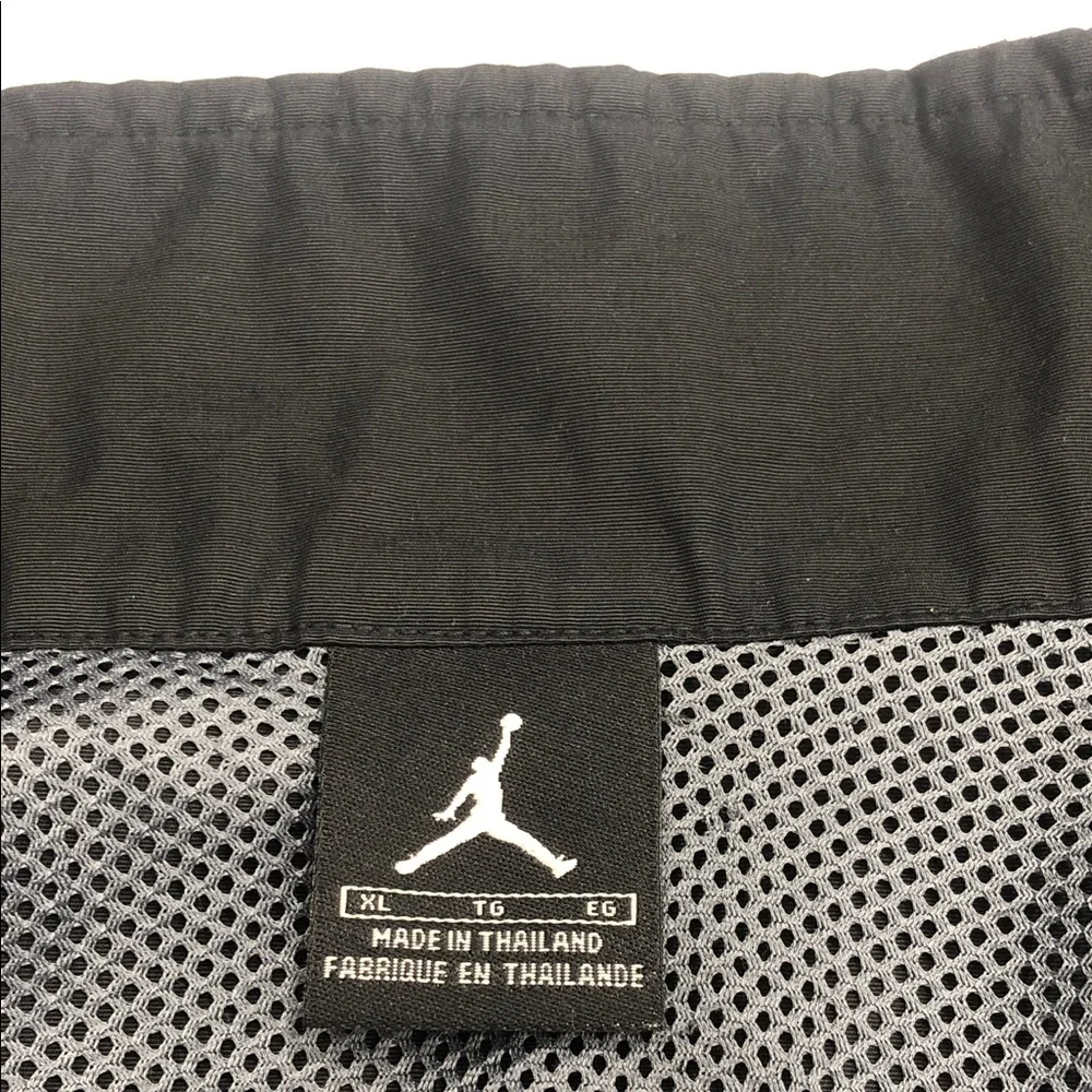 ⛹️♂️Jordan Men's Black Windbreaker Jacket - Picture 2 of 14